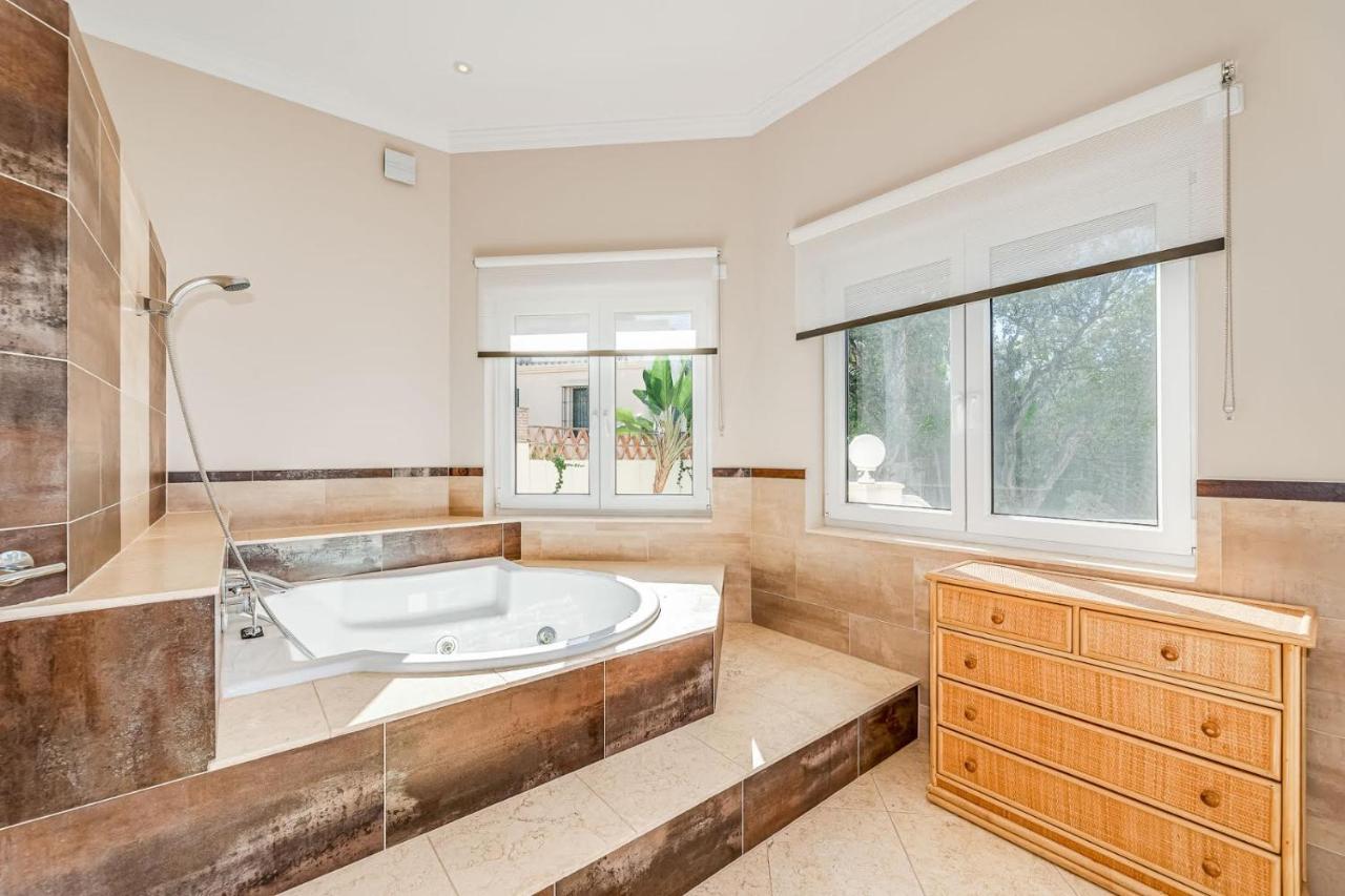 Villa Svim, Walking Distance To The Beach! Marbella Bagian luar foto