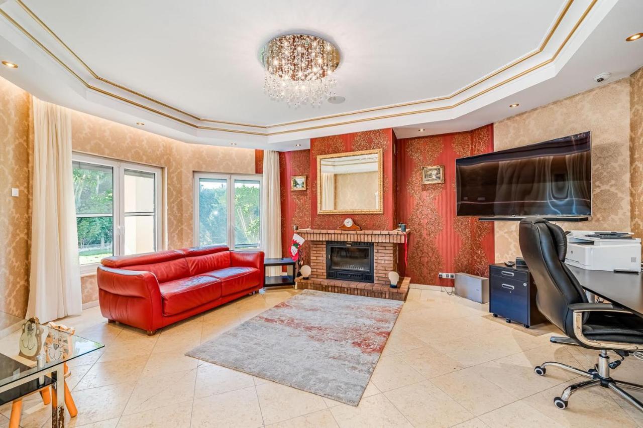 Villa Svim, Walking Distance To The Beach! Marbella Bagian luar foto